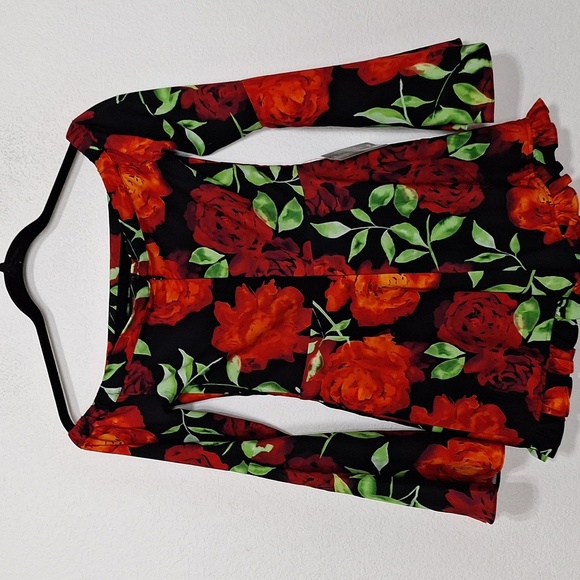 Bebe NEW Red Black Romantic Bohemian Off Shoulder Floral Print Romper Size 0 - Picture 7 of 13